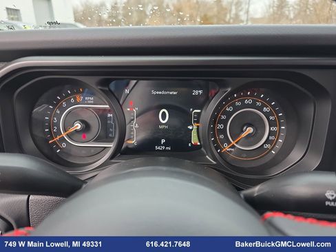 Used 2024 Jeep Gladiator Rubicon w/ Convenience Group image 18