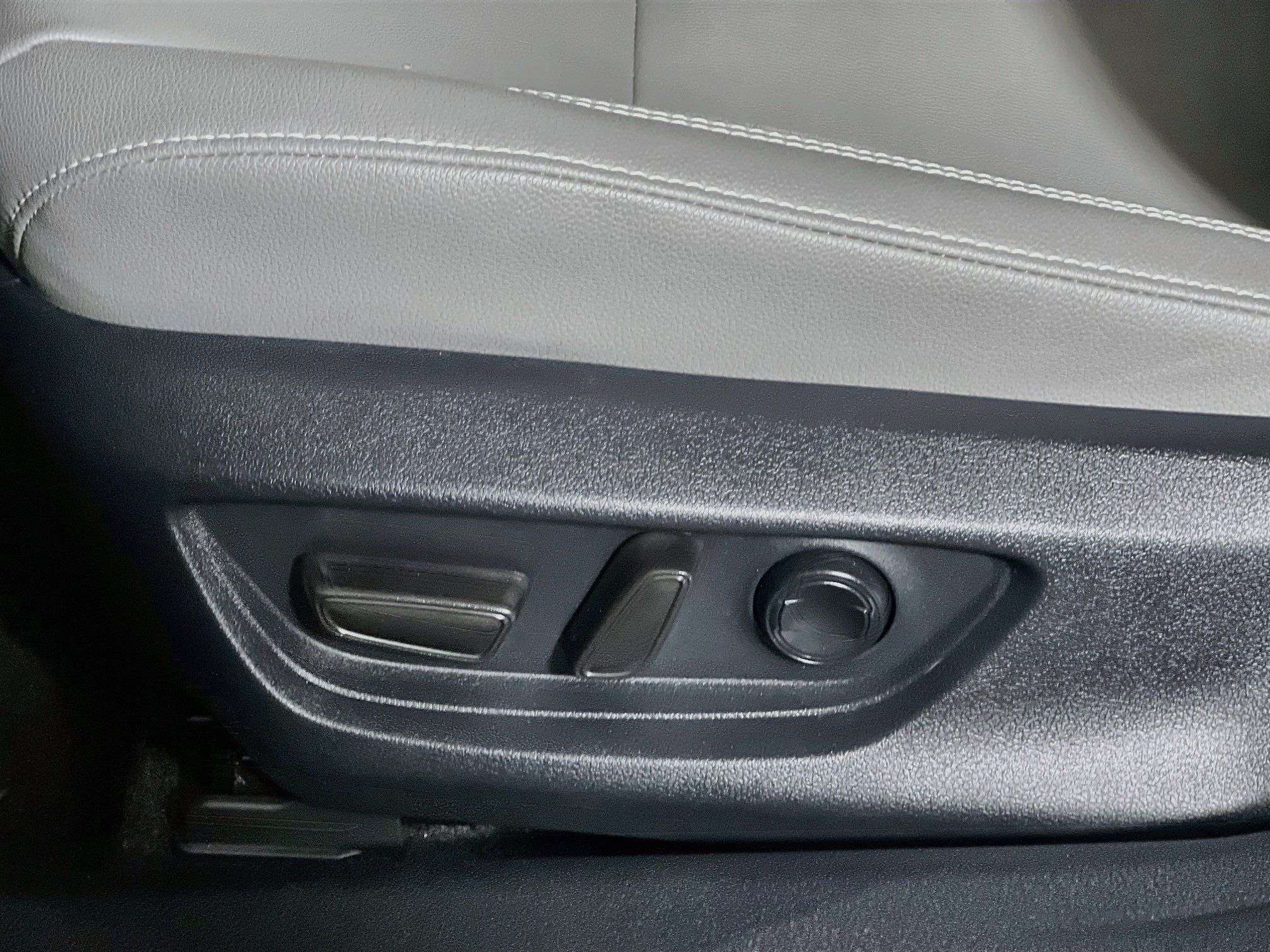 Used 2025 Toyota Camry SE FWD image 15