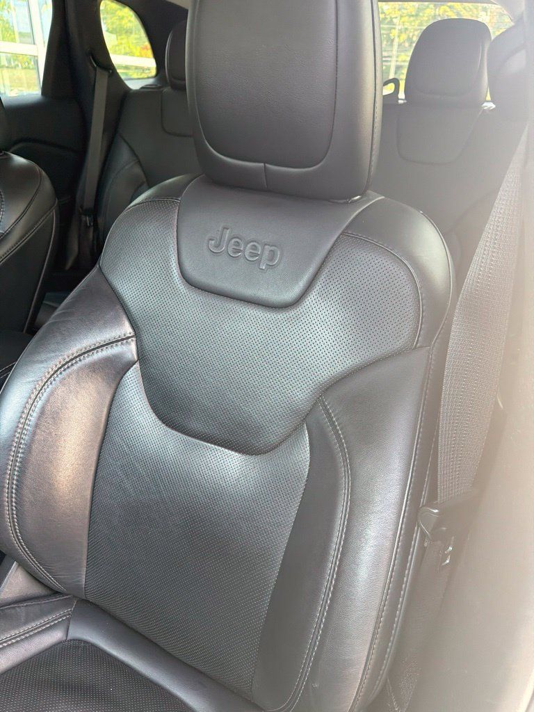 Used 2021 Jeep Cherokee Latitude Lux w/ Comfort/Convenience Group FWD image 5
