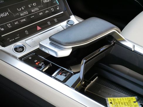 Used 2024 Audi Q8 e-tron Premium Plus AWD/4WD image 24