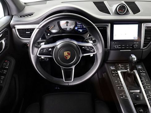 Used 2017 Porsche Macan S image 23