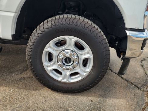 Used 2025 Ford F250 XLT AWD/4WD image 12