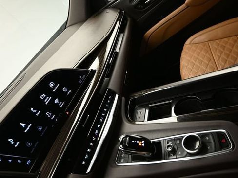 Used 2022 Cadillac Escalade ESV Sport w/ LPO, ONYX Package AWD/4WD image 21