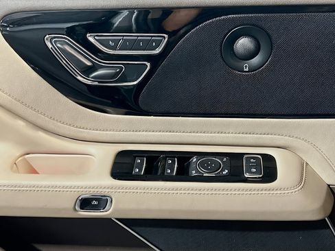 Used 2020 Lincoln Aviator Reserve AWD/4WD image 14