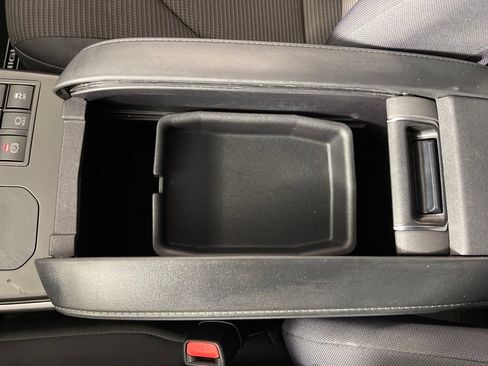 Certified 2023 Toyota Highlander L image 23