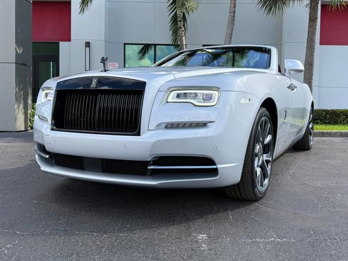 Used 2017 Rolls-Royce Dawn image 6