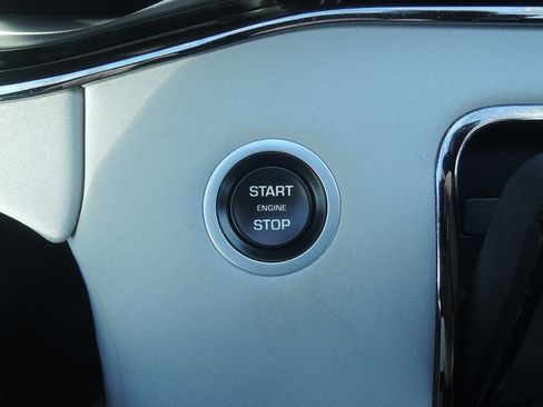 Used 2022 Land Rover Range Rover Evoque R-Dynamic S image 18