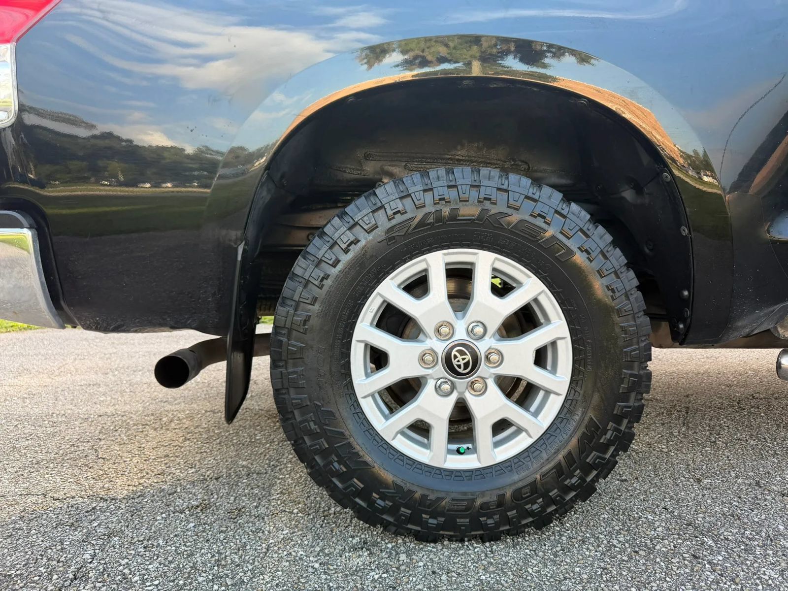 Used 2013 Toyota Tundra 4x4 CrewMax w/ Tow Pkg image 36