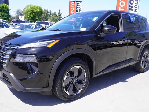 Used 2024 Nissan Rogue SV FWD image 4