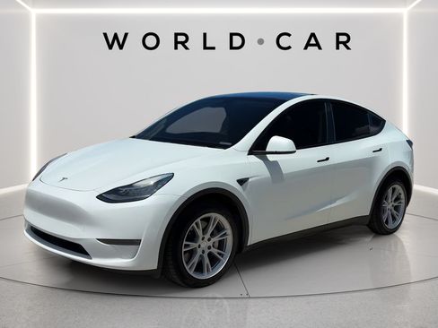 Used 2023 Tesla Model Y Long Range AWD/4WD image 3