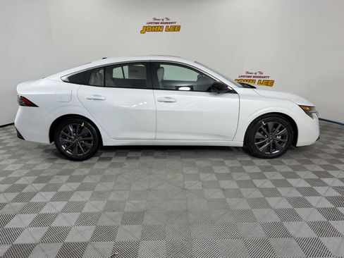 New 2026 Nissan Sentra SL w/ Floor Mat Package image 8