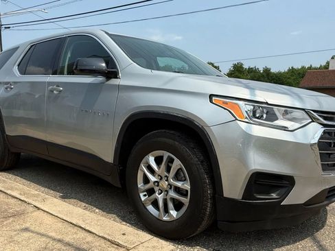 Used 2020 Chevrolet Traverse LS AWD/4WD image 4