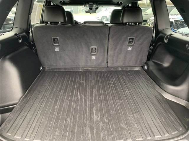 Used 2023 Jeep Grand Cherokee Altitude AWD/4WD image 6