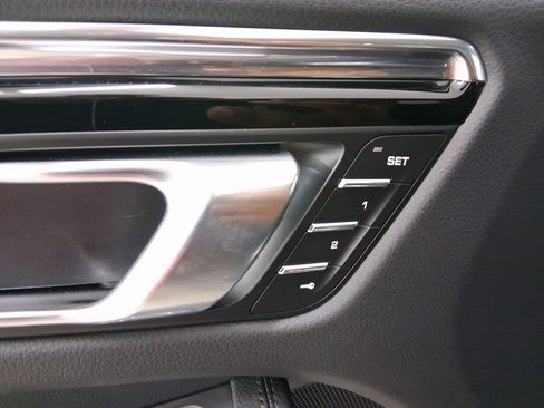 Used 2025 Porsche Macan image 20