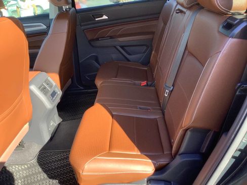 Used 2021 Volkswagen Atlas SE w/ Panoramic Sunroof Package image 32