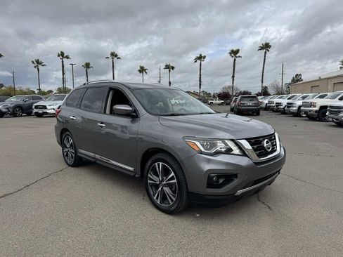 Used 2020 Nissan Pathfinder Platinum image 2