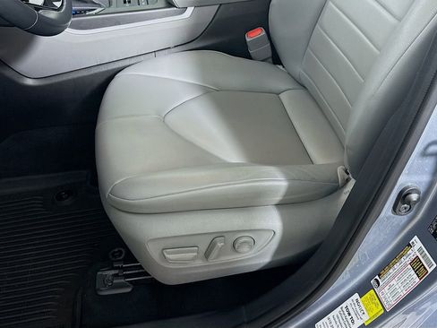 Certified 2021 Toyota Highlander XLE AWD/4WD image 19
