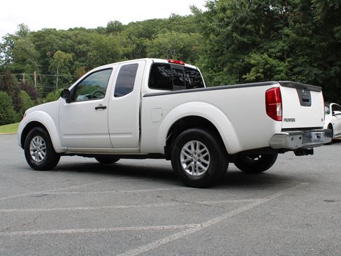 Used 2021 Nissan Frontier SV RWD image 4