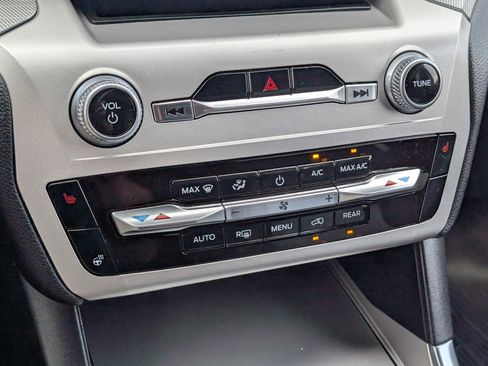 Used 2022 Ford Explorer XLT w/ Equipment Group 202A image 30