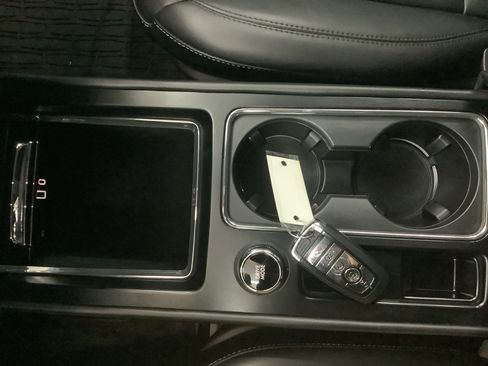 Used 2024 Lincoln Corsair AWD image 19