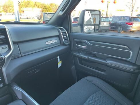 New 2026 RAM 2500 Big Horn AWD/4WD image 16