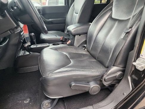 Used 2015 Jeep Wrangler Unlimited Sahara AWD/4WD image 8