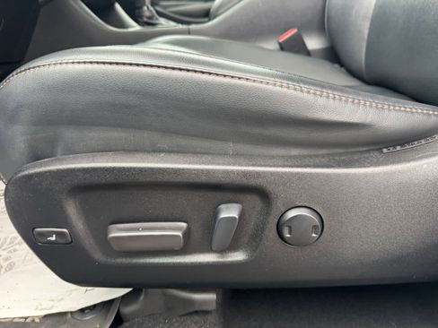 Used 2019 Toyota Highlander XLE image 18