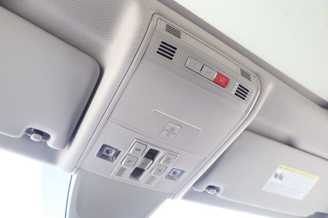 Used 2023 Volkswagen Tiguan SE w/ Panoramic Sunroof Package FWD image 23
