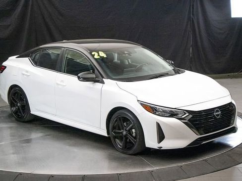 Used 2024 Nissan Sentra SR image 2