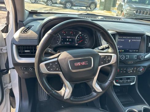 Used 2024 GMC Terrain SLT image 12