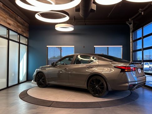 Used 2022 Nissan Altima 2.5 SR w/ Midnight Edition Package image 5