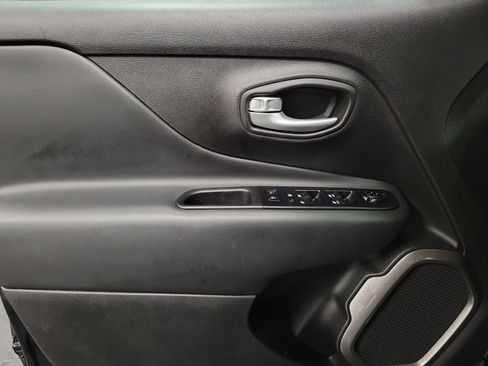 Used 2023 Jeep Renegade Latitude image 21