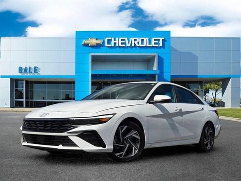 Used 2025 Hyundai Elantra Limited w/ Cargo Package FWD image 23