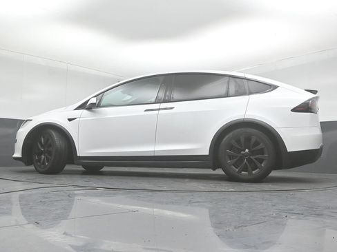 Used 2022 Tesla Model X image 34