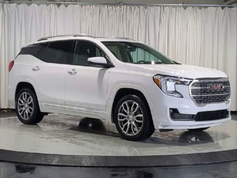 Used 2023 GMC Terrain Denali w/ Denali Premium Package image 2