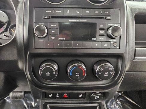 Used 2015 Jeep Patriot High Altitude AWD/4WD image 19