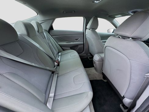 Used 2025 Hyundai Elantra SE FWD image 18