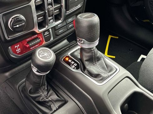 New 2026 Jeep Gladiator Sport AWD/4WD image 11