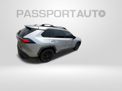 Used 2021 Toyota RAV4 LE AWD/4WD image 4