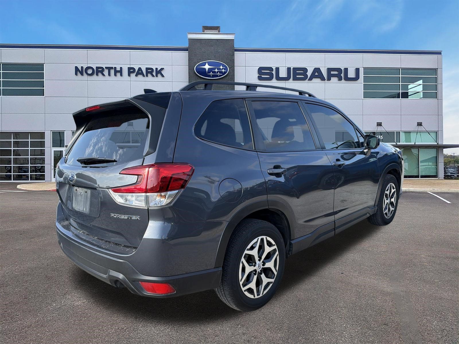 Used 2024 Subaru Forester Premium AWD/4WD image 3