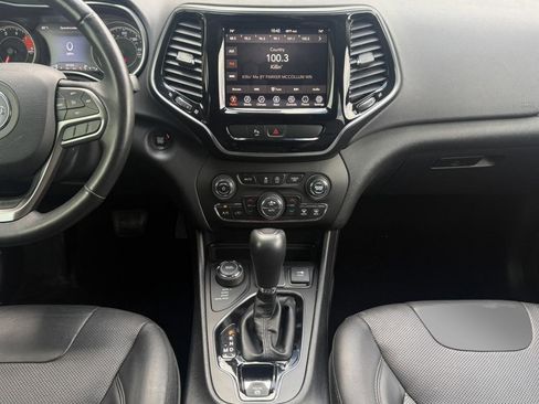 Used 2019 Jeep Cherokee Limited AWD/4WD image 34