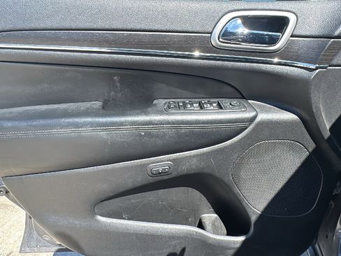 Used 2018 Jeep Grand Cherokee Limited image 11