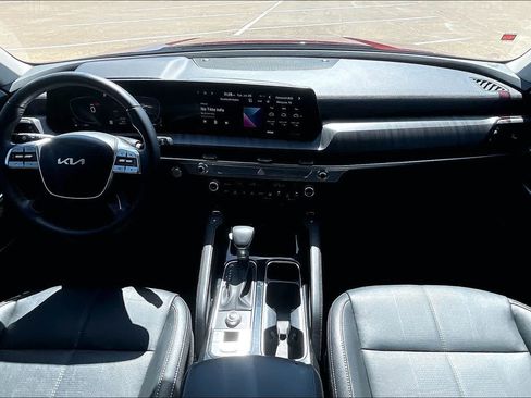 Certified 2024 Kia Telluride EX w/ EX Captain's Chair Package FWD image 8