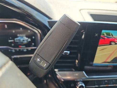 Used 2025 GMC Sierra 1500 SLT image 16