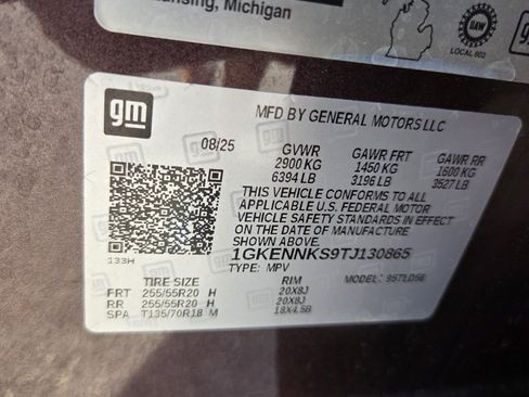 Certified 2026 GMC Acadia Elevation w/ Elevation Premium Package AWD/4WD image 24