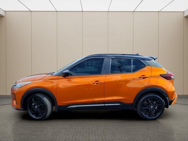 Used 2023 Nissan Kicks SR w/ SR Premium Package FWD image 13