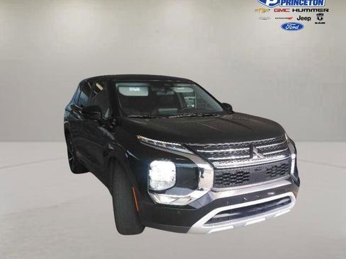 Used 2024 Mitsubishi Outlander SE FWD image 2
