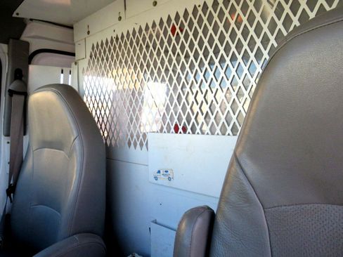 Used 2001 Ford E-150 and Econoline 150 image 9