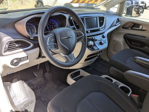 Used 2023 Chrysler Voyager LX FWD image 14