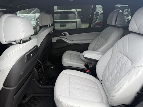 Used 2025 BMW X7 xDrive40i w/ Premium Package AWD/4WD image 17